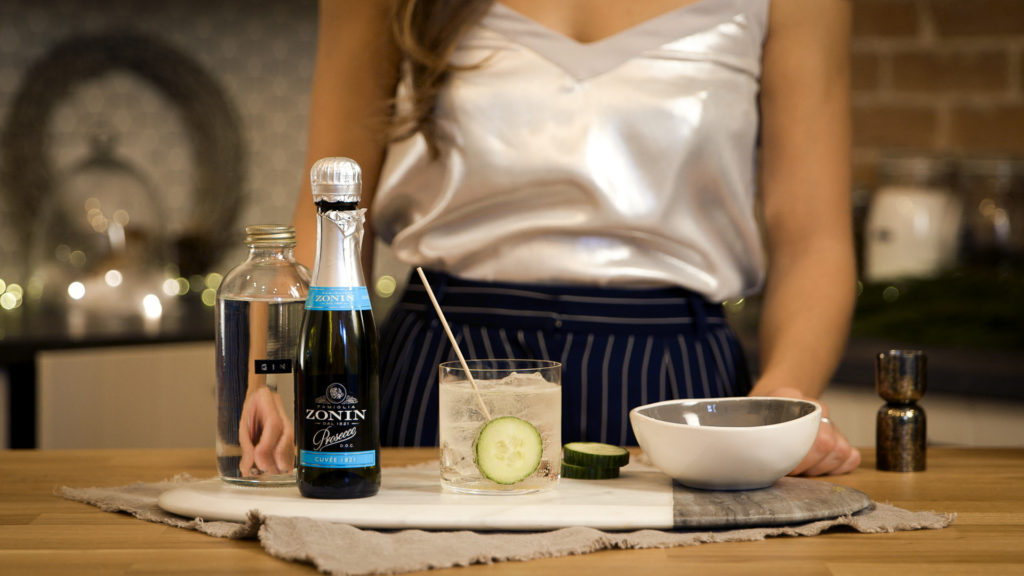 1ou2_Noel_Cocktail_1.00_00_25_18.Still007