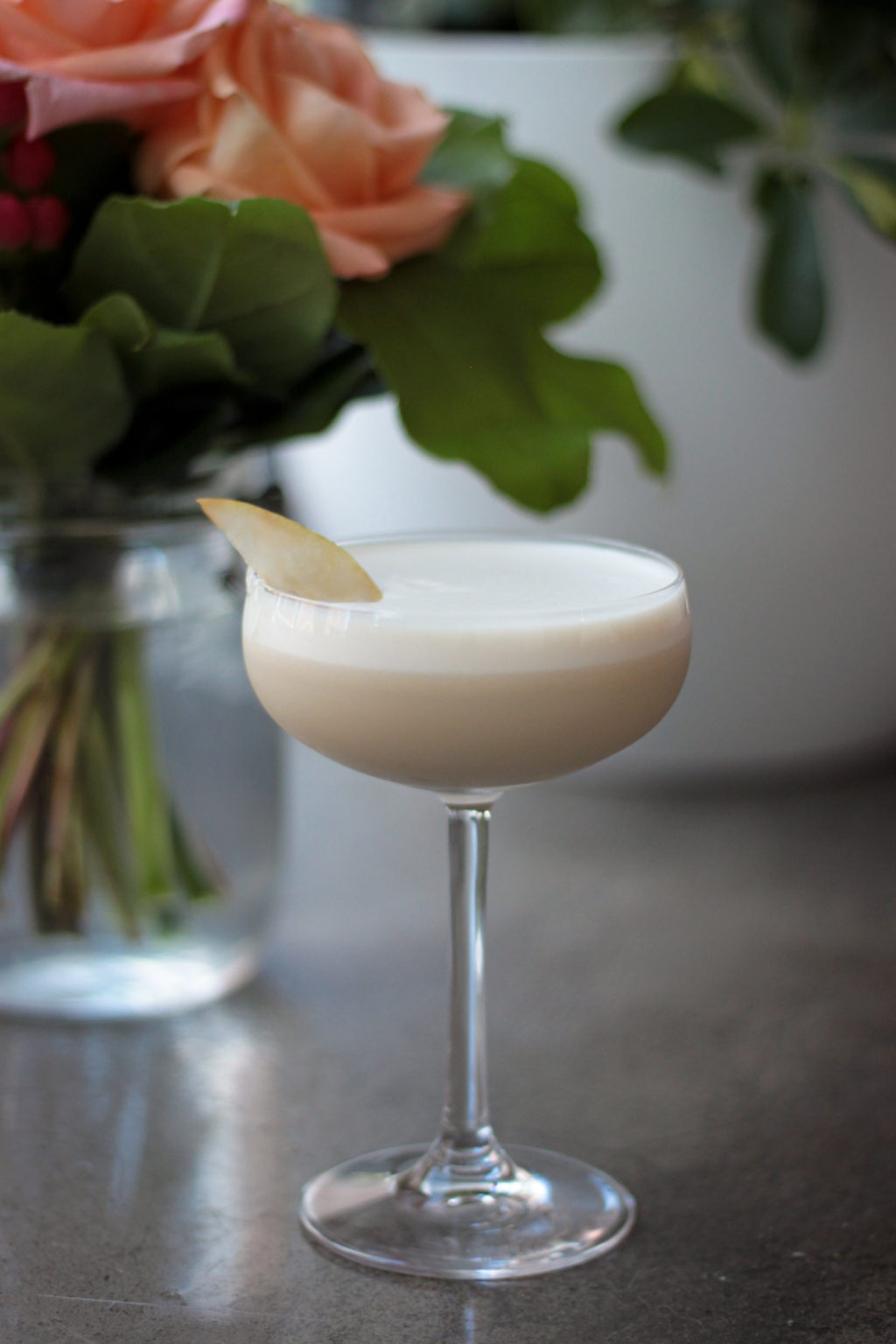 cocktail brunch à la poire et bouteille de Baileys