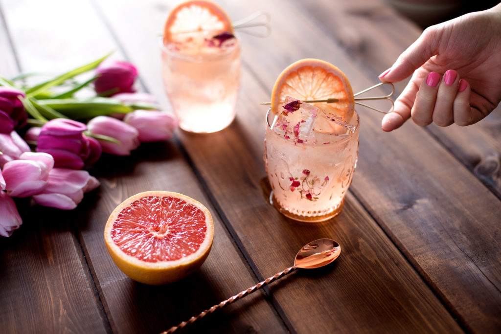 cocktail paloma rose avec tulip