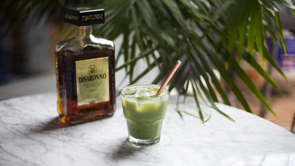cocktail au matcha et à l'amaretto Disaronno