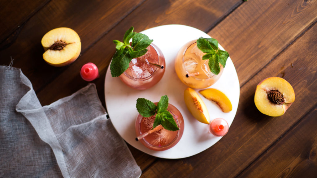 cocktails à la pêche et au cassis