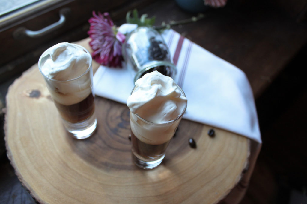 shooter Hot Shot Café et crème fouettée