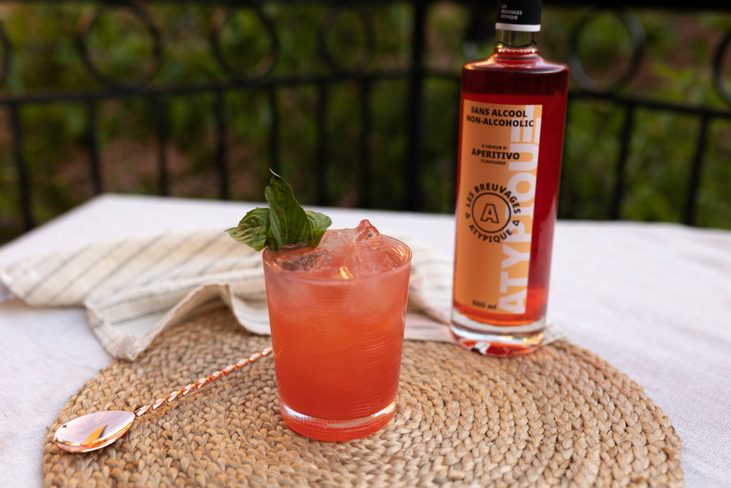 Cocktail_Spritz_sans_alcool_fraise_Atypique_1ou2cocktails_AW3A3441