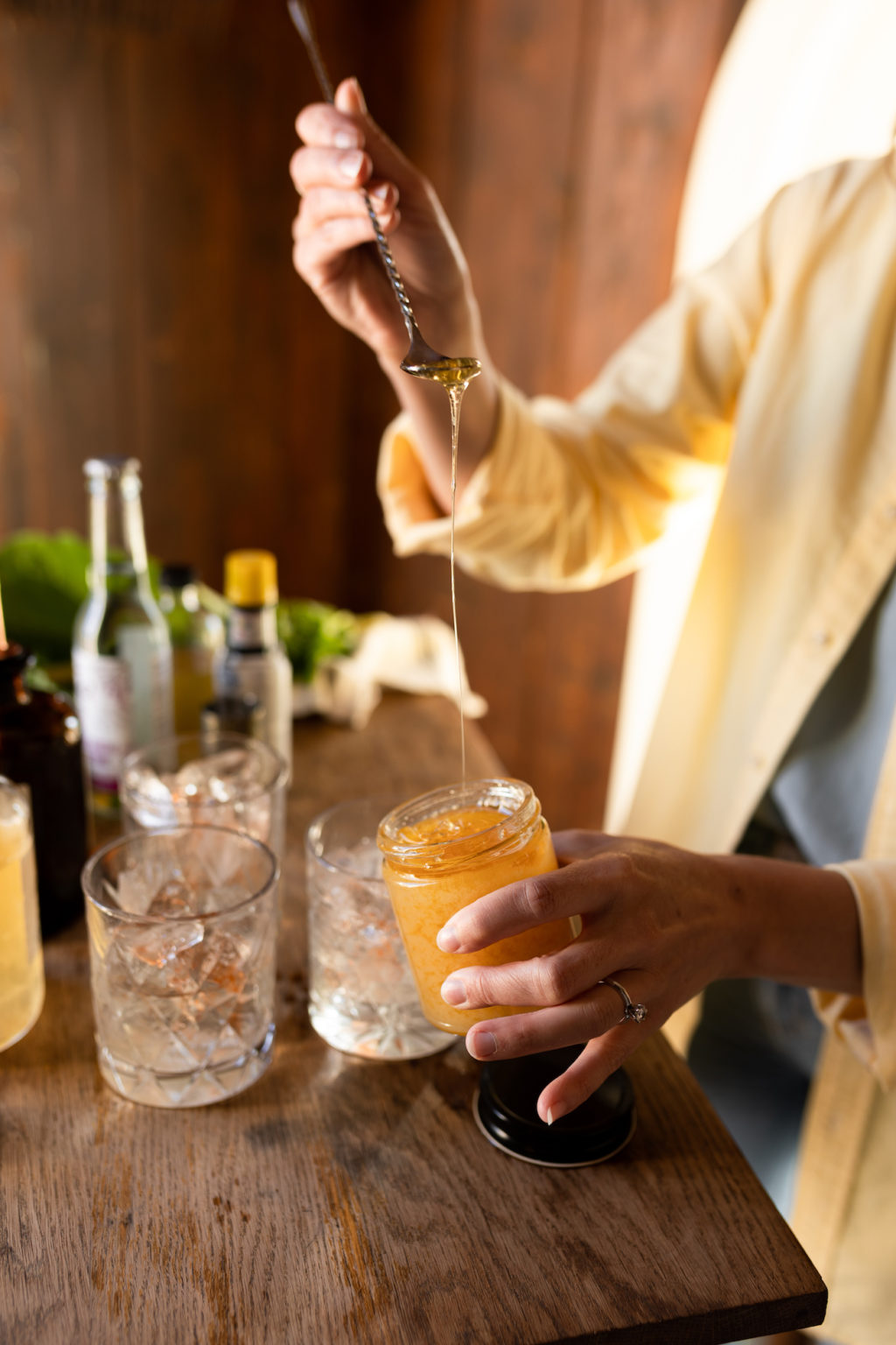 Cocktail_Gin_Tonic_Rhubarbe_Societe_Secrete_1ou2cocktails_AW3A5394