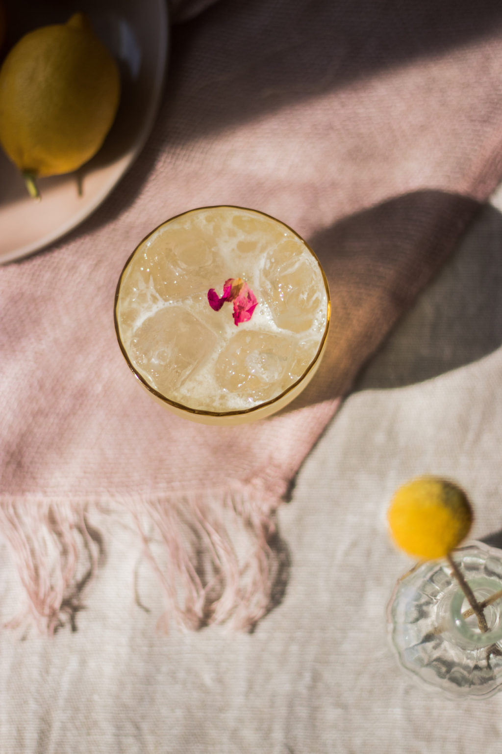 Cocktail_Vodka_limonade_rose_1ou2Cocktails_02_1ou2Cocktails