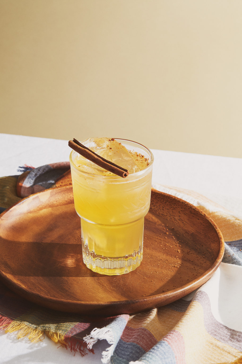 Cocktail_Amaretto_sour_Pomme_Cannelle_1ou2Cocktails_Cocktail_Amaretto_Pomme_1ou2Cocktails_kp_06232022_25207_lr