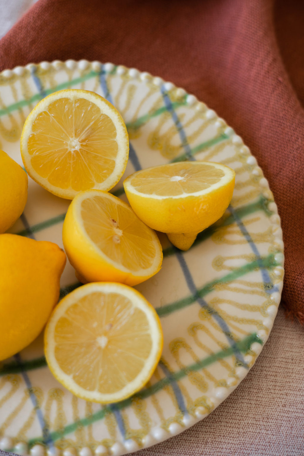 Cocktail_Pisco_Sour_Abricot_1ou2Cocktails_FeedIG-3_Cocktail02_BurnbraeFarms_1ou2Cocktails_AW3A7051