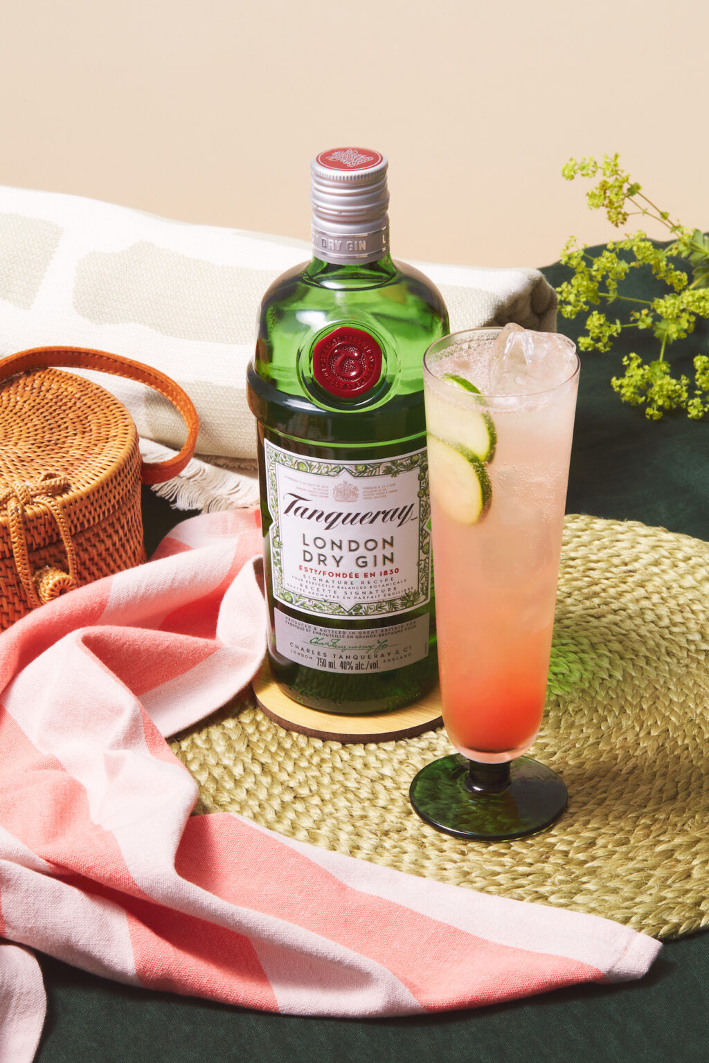 Cocktail_ginto_pamplemousse_concombre_Tanqueray_1ou2Cocktails_Cocktail_Ginto_Pamplemousse_concombre_1ou2Cocktails_kp_07072023_4657-v2_lr