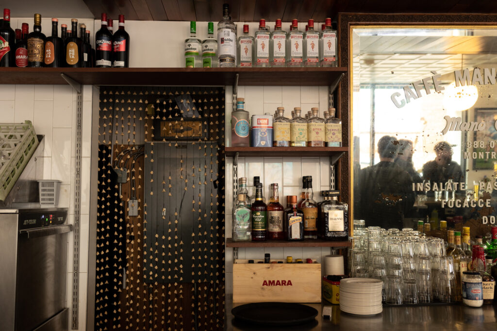 Cocktail_Negroni_sour_Mano_cornuto_1ou2Cocktails_AW3A3863-2