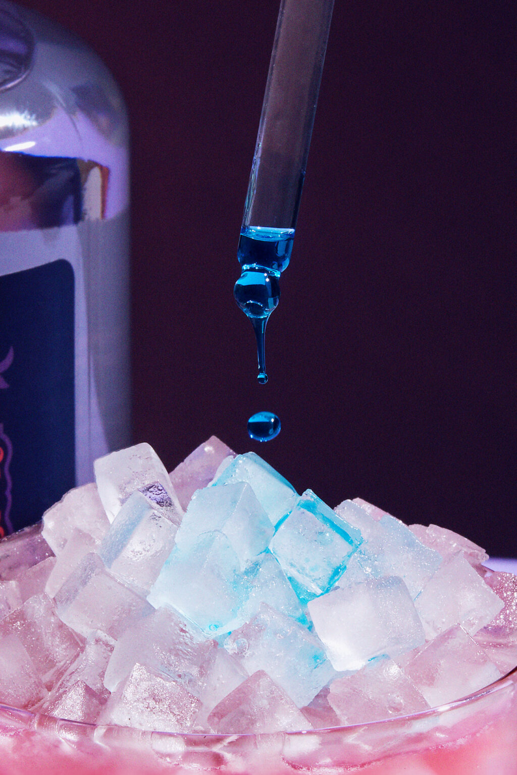 Cocktails_Grenadine_Bleu_Bramble_1ou2Cocktails_kp_01182024_1264-closeup_lr